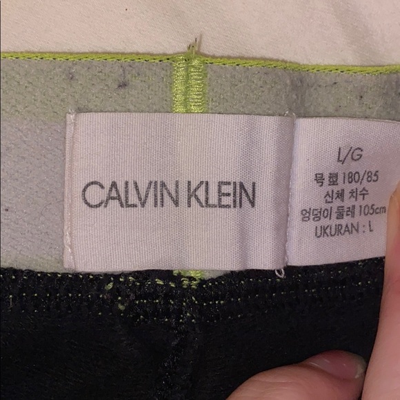 Super comfy Calvin Klein Sweatpants - Picture 2 of 5